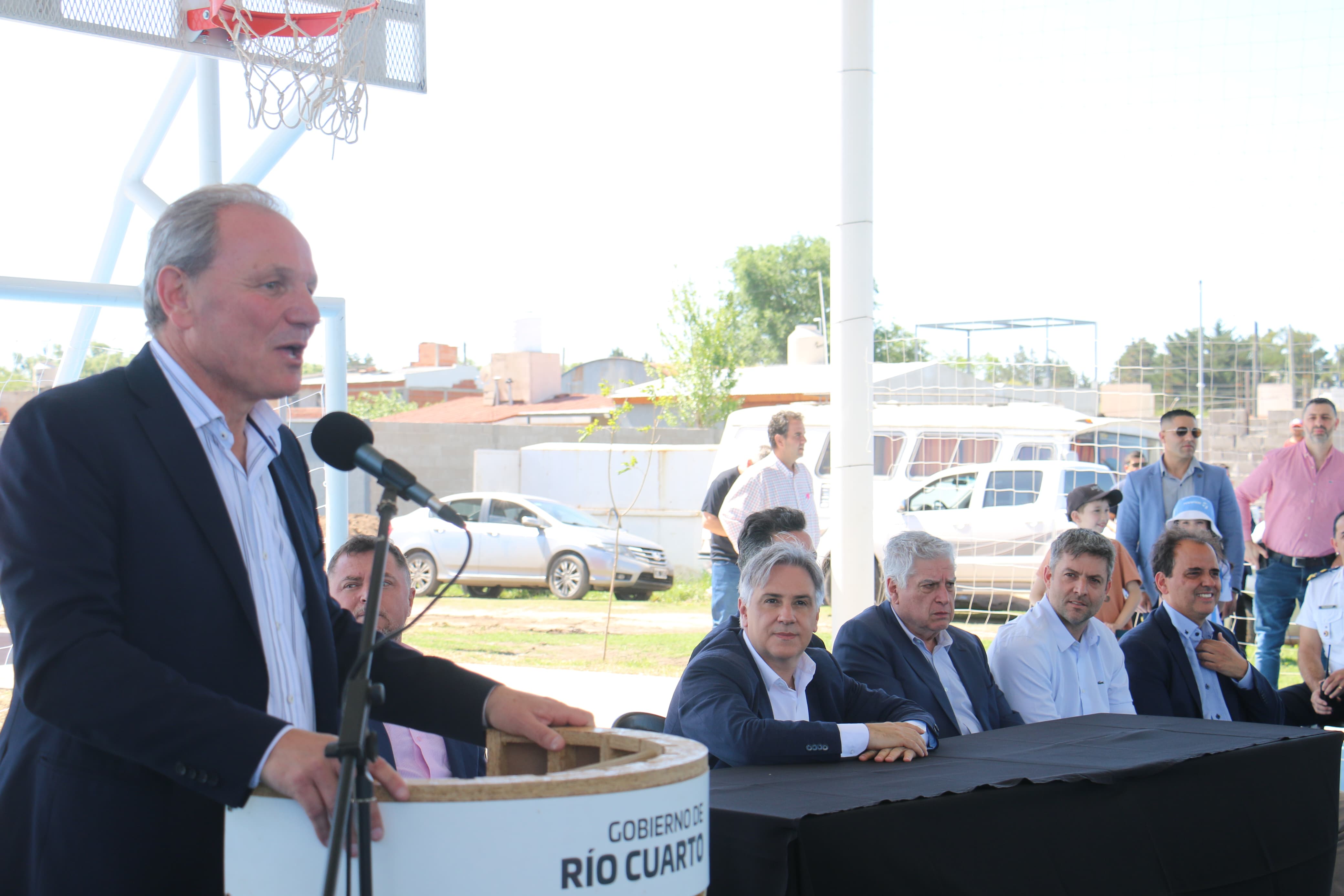 En su visita por Río Cuarto, Llaryora anunció obras por un monto cercano a mil millones de pesos - imagen 2